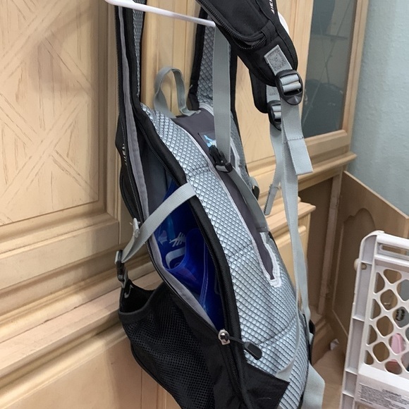 High Sierra, quick shot 70 backpack with 2.0 water, dispensing bag and hose.NWOT - Picture 10 of 10